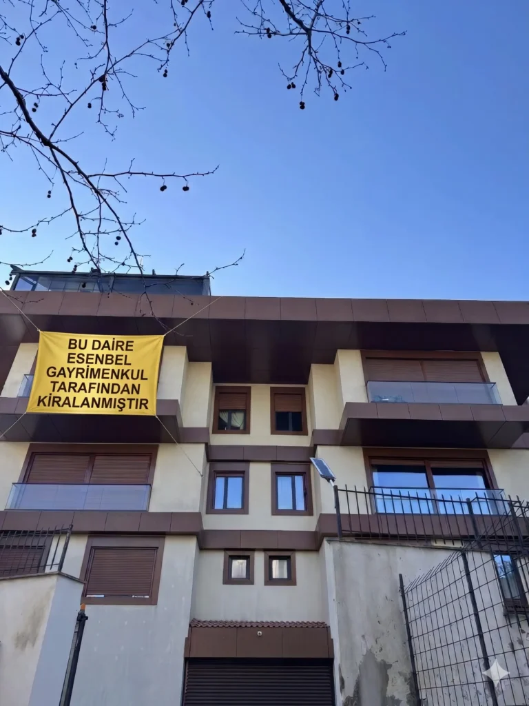 Çengelköy'deki 3+1 ve 150 m²'lik bu güzide daireyi de Esenbel Gayrimenkul Kiraladı. 