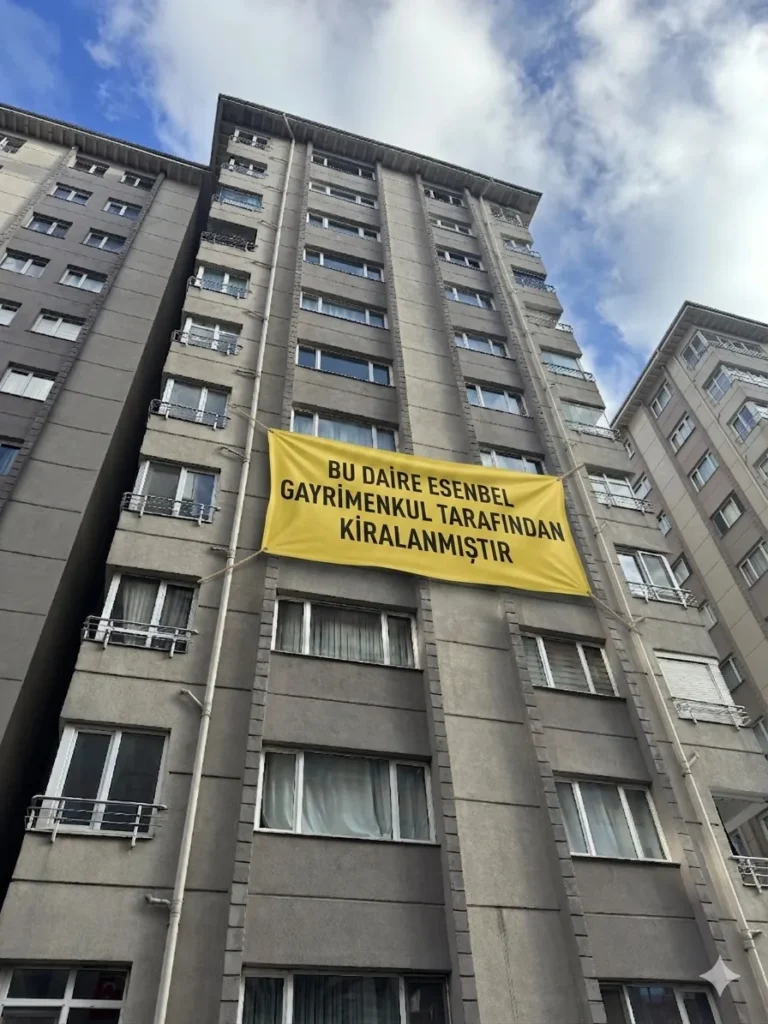 Barbaros Mahallesi'nde 3+1 site içerisindeki dairemizi kiraladık