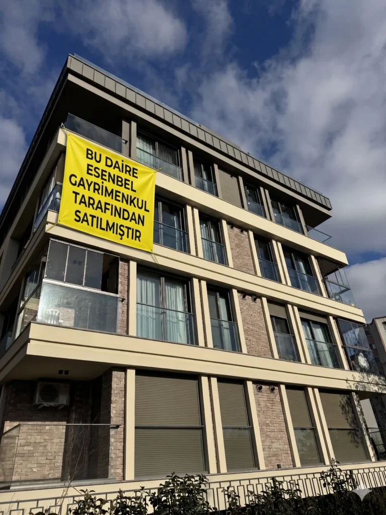Çengelköy'deki bu 3+1 lüks daire sahibine Esenbel Gayrimenkul güvencesiyle kavuştu.